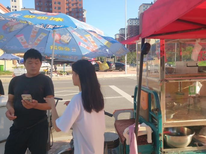 隊(duì)員通過線上問卷對(duì)小吃攤主進(jìn)行調(diào)查